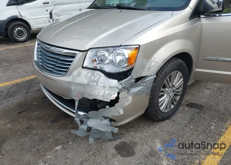 2015 Chrysler Town & Country Touring-L z USA, uszkodzony, nr VIN 2C4RC1CG0FR674158